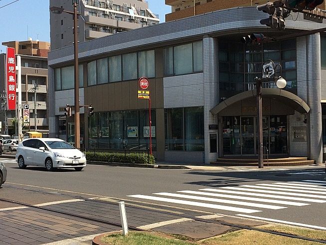 鹿児島銀行荒田支店。横断歩道渡ればすぐです。
