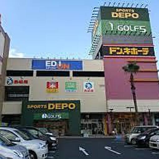 スクエアモール複合商業施設 ドン・キホーテ、スポーツデポなどあります。