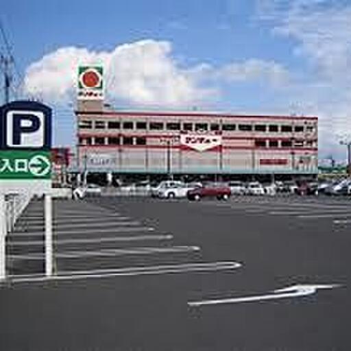 地元大型スーパーサンキュー 駐車場完備。歩いて5分。