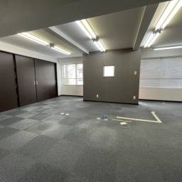 キラメキsmileビル 約29坪(94.57㎡) ●2~3Fの吹き抜け事務所
●内階段で3Fの昇降可能
●付属駐車場1F(2台)別途外部P契約可