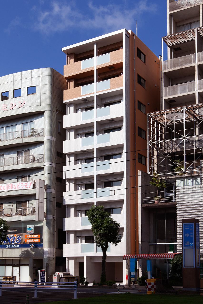 鹿児島市荒田１丁目に2019年9月に竣工した９階建賃貸マンション