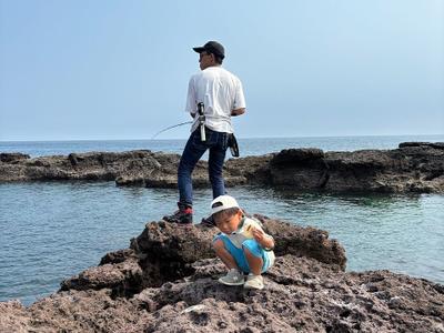 息子と磯遊び、釣りのショット